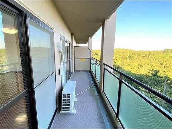 ロイヤルパレス台原森林公園梢の森のバルコニー