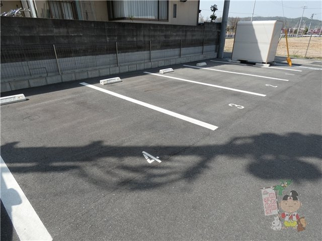 ＣＲＥＧＲＡＤ(クレグラッド)の駐車場