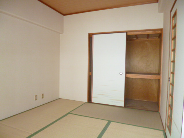 ロイヤルコーポ姫路の寝室