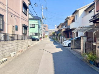 【前面道路含む現地写真】 | 伏見区醍醐御霊ケ下町　中古戸建 | 『前面道路』
南側約6.8ｍ
西側約6ｍ