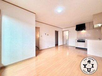 【居間・リビング】 | 伏見区醍醐御霊ケ下町　中古戸建 | 令和7年10月リフォーム済み(^^♪
南西角地で日当たり・風通し良好です。