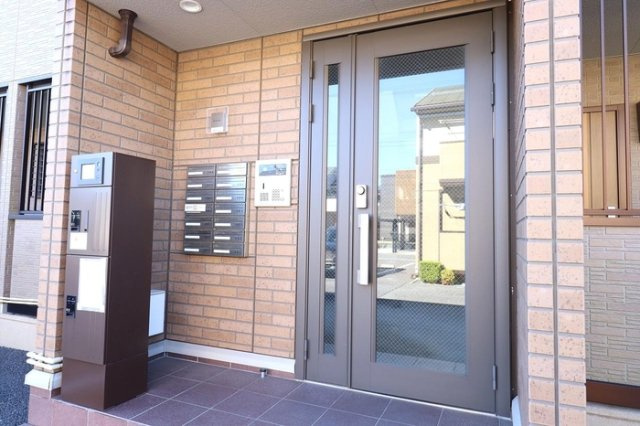 フェリーチェ Aのエントランス|宅配BOX・オートロックエントランス