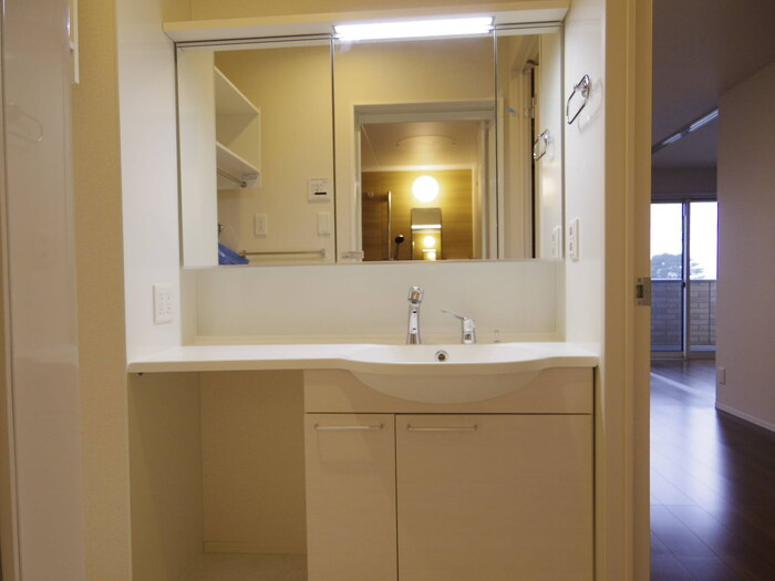 ゼピュロス学園の森 Kの独立洗面台|大型洗面化粧台