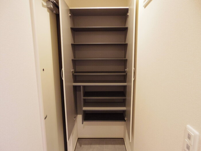 ゼピュロス学園の森 Kの玄関|シューズクローク