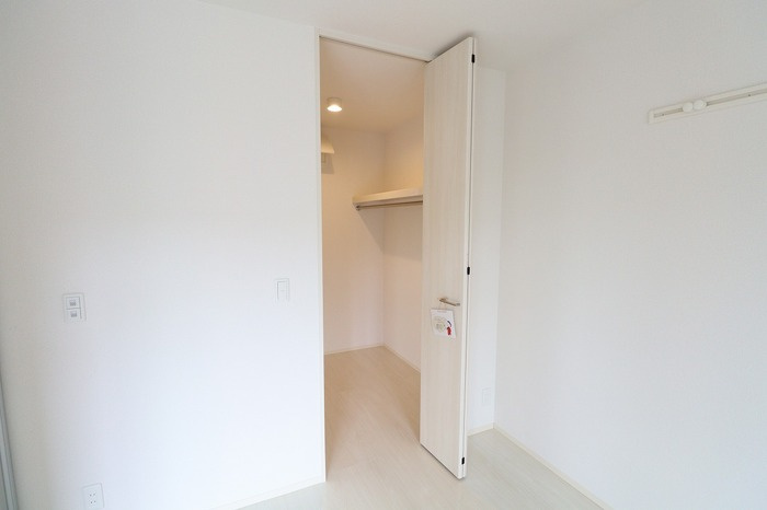 ゼピュロスみどりの C棟の収納|ウォークインクローゼット