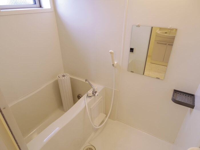 クレッセントの浴室|ユニットバス（小窓付）