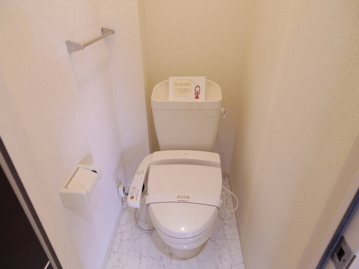 クレッセントのトイレ|もちろん温水洗浄暖房便座です