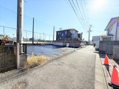 【周辺】 | 【仲介手数料１８０万円が無料！！】■正味１５０平米の土地■お好きなハウスメーカーで建築可能 | 【お得な諸費用サービスキャンペーン中！】
詳細は「物件概要」の「諸費用」欄をご確認下さい！
■隣地はテニスコートなので陽当り開放感が抜群
■正味１５０平米の土地
■建物１２０平米の参考プランあり