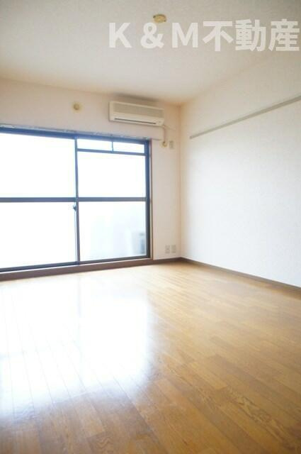 ジュネ向山二番館の居間・リビング|居間です