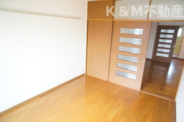 ジュネ向山二番館のその他|収納付きの洋室 