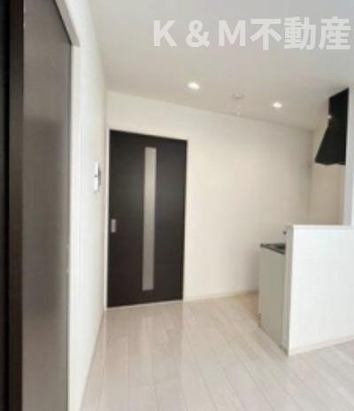 コンフォルトの寝室|広くて明るい寝室