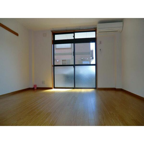 フォレストヴィラの居間・リビング