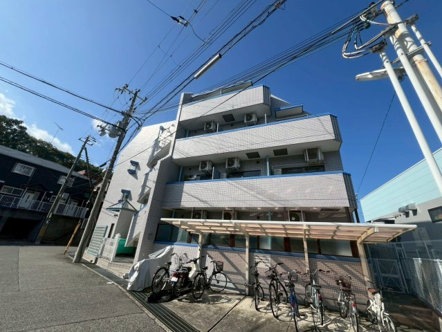 伊川谷マンションの外観