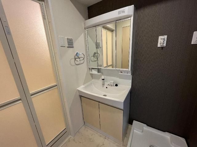 コンフォールの独立洗面台|洗髪洗面化粧台