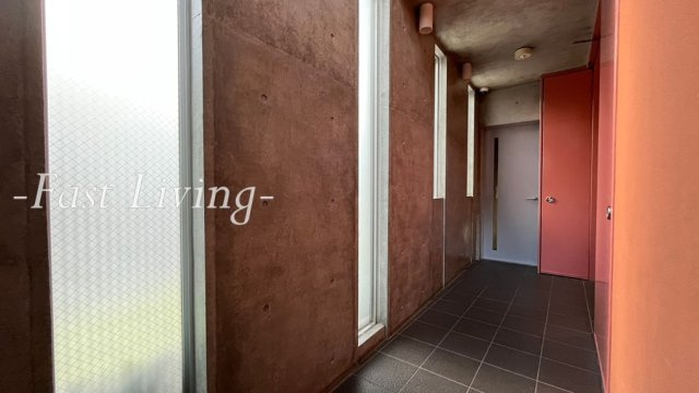 四谷アパートメントのロビー