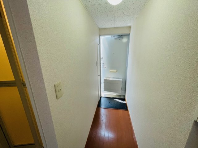 レオパレス新町の玄関