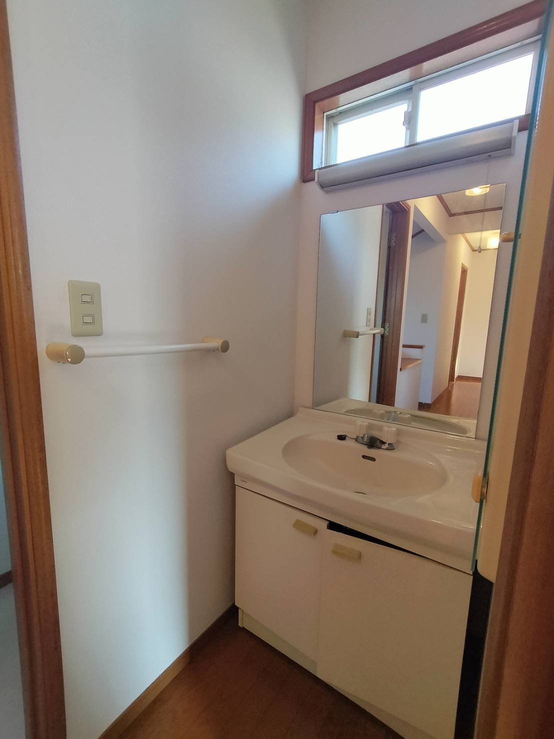 星和台2丁目貸家の洗面所