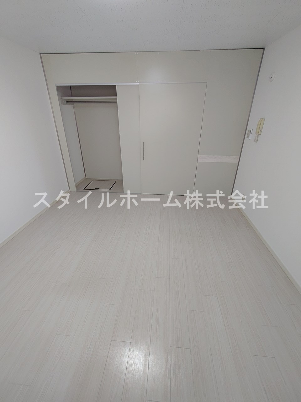 ミューズイン平尾の居間・リビング|同建物内別部屋の写真です。