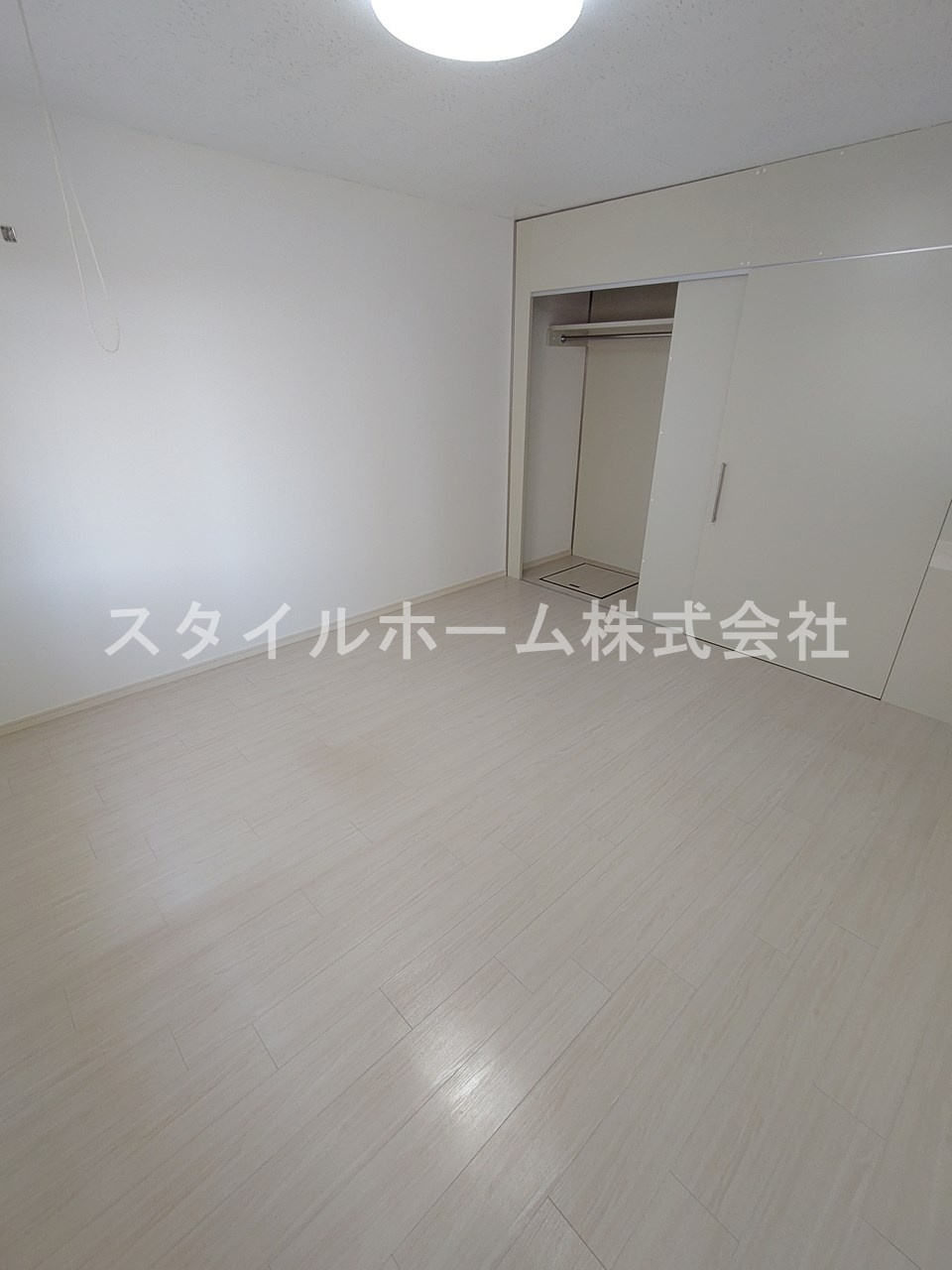 ミューズイン平尾の居間・リビング|同建物内別部屋の写真です。