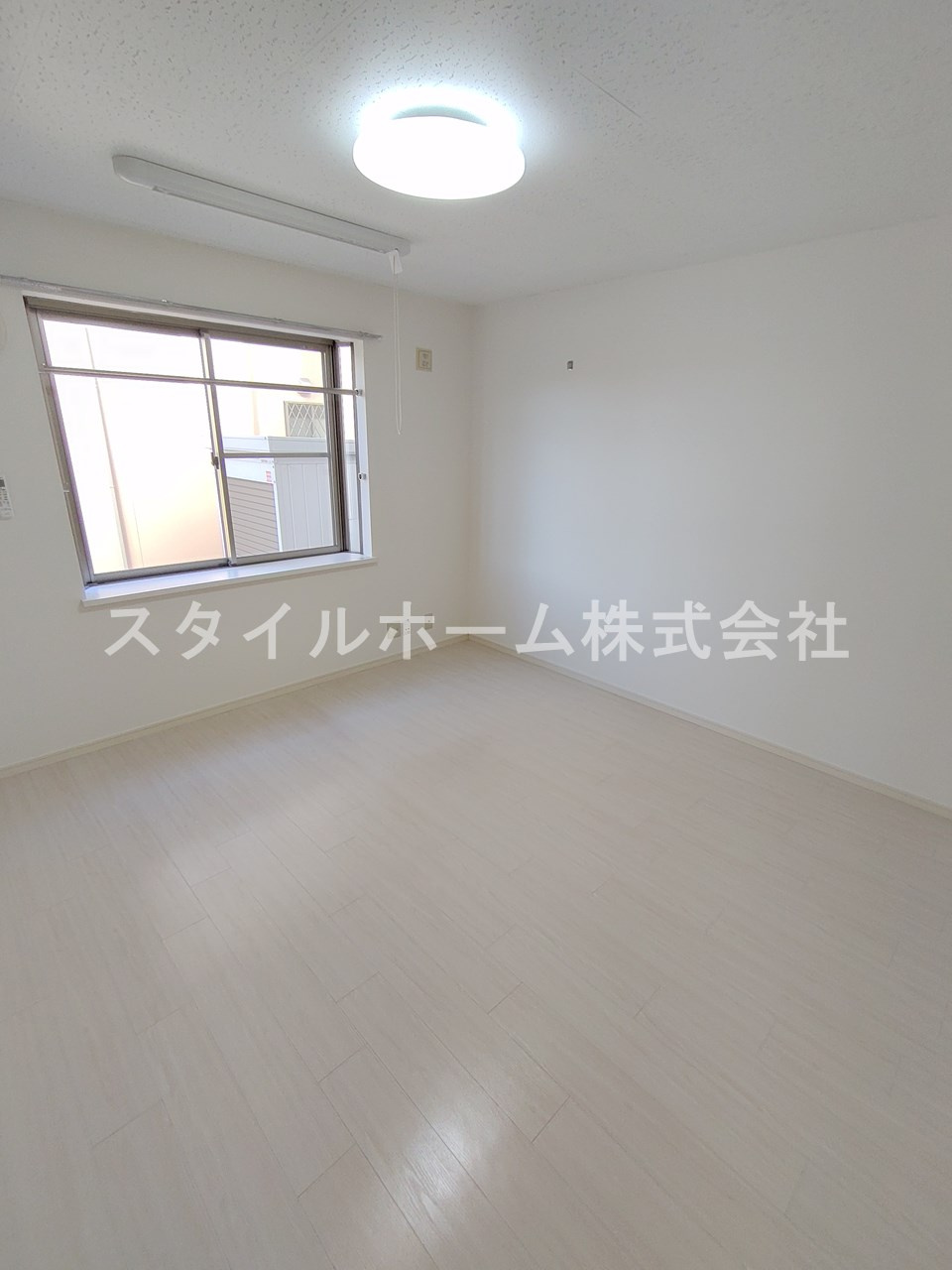 ミューズイン平尾の居間・リビング|同建物内別部屋の写真です。