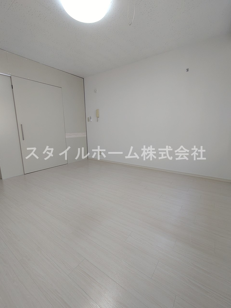 ミューズイン平尾の居間・リビング|同建物内別部屋の写真です。