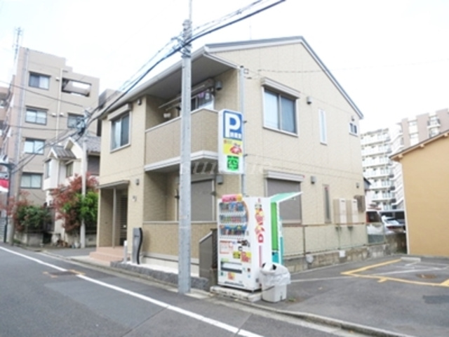 フルールのエントランス|2階建です☆