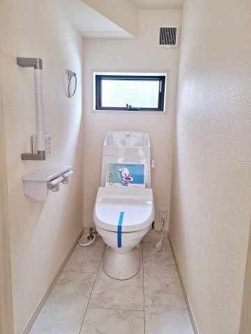岸和田市春木泉町の新築一戸建のトイレ