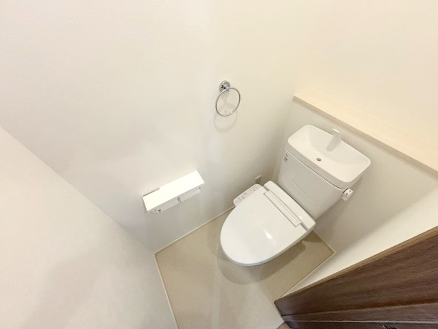 レジデンシャル坂町横浜中央のトイレ