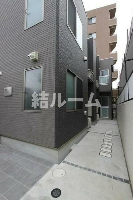 板橋区泉町のアパートのエントランス