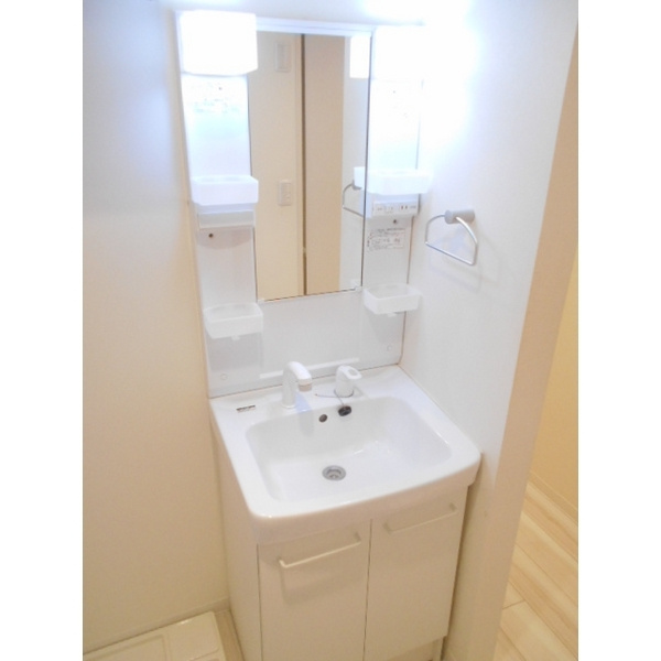 板橋区相生町のアパートの洗面所