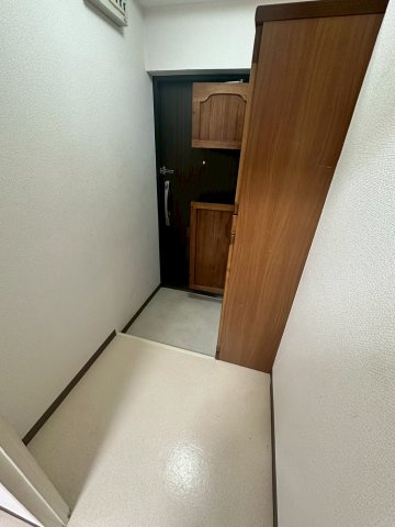 レック西長堀マンションの玄関