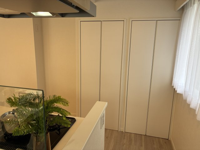 ウィライブ宮前平のキッチン|背面収納