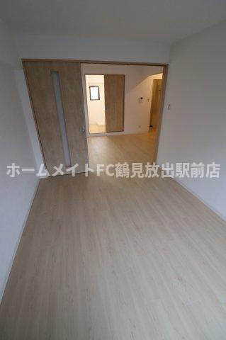 東大阪市稲田新町２丁目の賃貸マンションの洋室