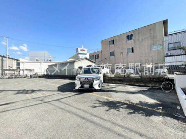 東大阪市稲田新町２丁目の賃貸マンションの駐車場