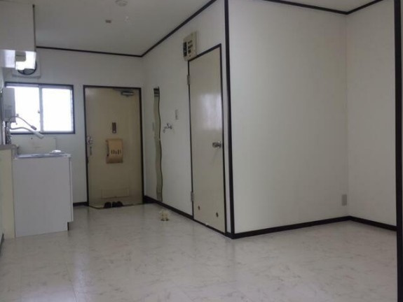 フォーブル上荻の玄関