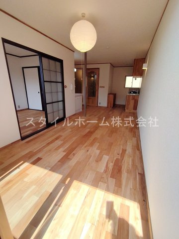 ユトリロ芦原駅の居間・リビング