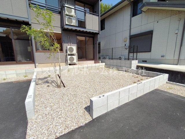 ユトリロ芦原駅の庭