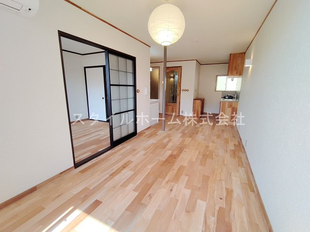 ユトリロ芦原駅の居間・リビング