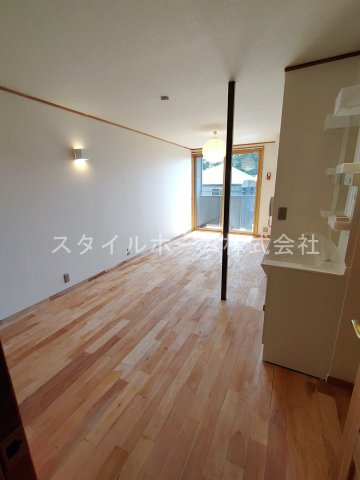 ユトリロ芦原駅の居間・リビング