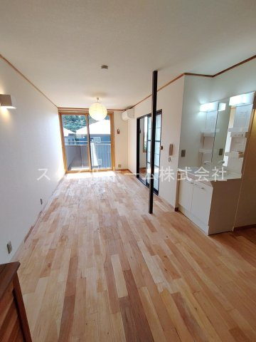 ユトリロ芦原駅の居間・リビング