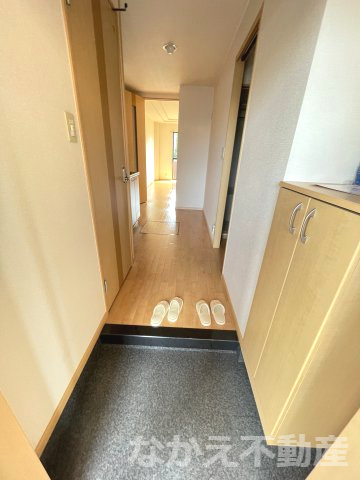 【玄関】 | 収納もある玄関です