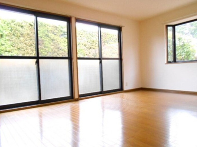 【居間・リビング】 | ロイヤルガーデン 壱七番館