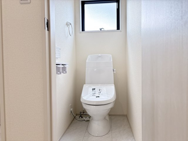 【トイレ】 | 熊谷市末広第5  LiveleGarden.s　新築戸建　全2棟　1号棟