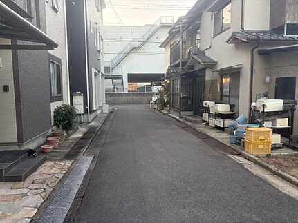 広島市中区吉島西２丁目　新築一戸建ての前面道路含む現地写真