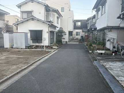広島市中区吉島西２丁目　新築一戸建ての前面道路含む現地写真