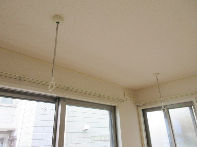 エル・シャルマンのその他|雨の日に便利な室内物干フック