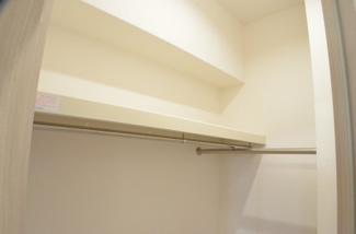 【収納】 | スカイレジデンシャルタワーズ ノースウィング　9階 | 全ての服が見てわかるので選択がしやすいのが何より便利です。中に入ってゆっくり服選びするのも良し、忙しい朝は一目でチョイスできるのがとっても便利です。