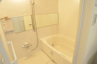 【浴室】 | スカイレジデンシャルタワーズ ノースウィング　9階 | 一日の疲れを癒してくれるバスルーム♪足を延ばしてゆったりとお寛ぎください！