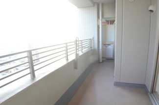 【バルコニー】 | スカイレジデンシャルタワーズ ノースウィング　9階 | 眺望も心地よいは陽当たり・通風良好のバルコニーです。洗濯物も良く乾きそうですね(^^)/