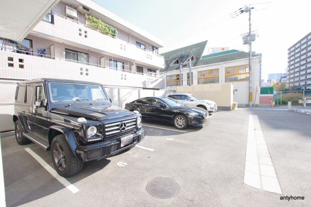 ラフィーネレジデンス　仲介手数料無料の駐車場